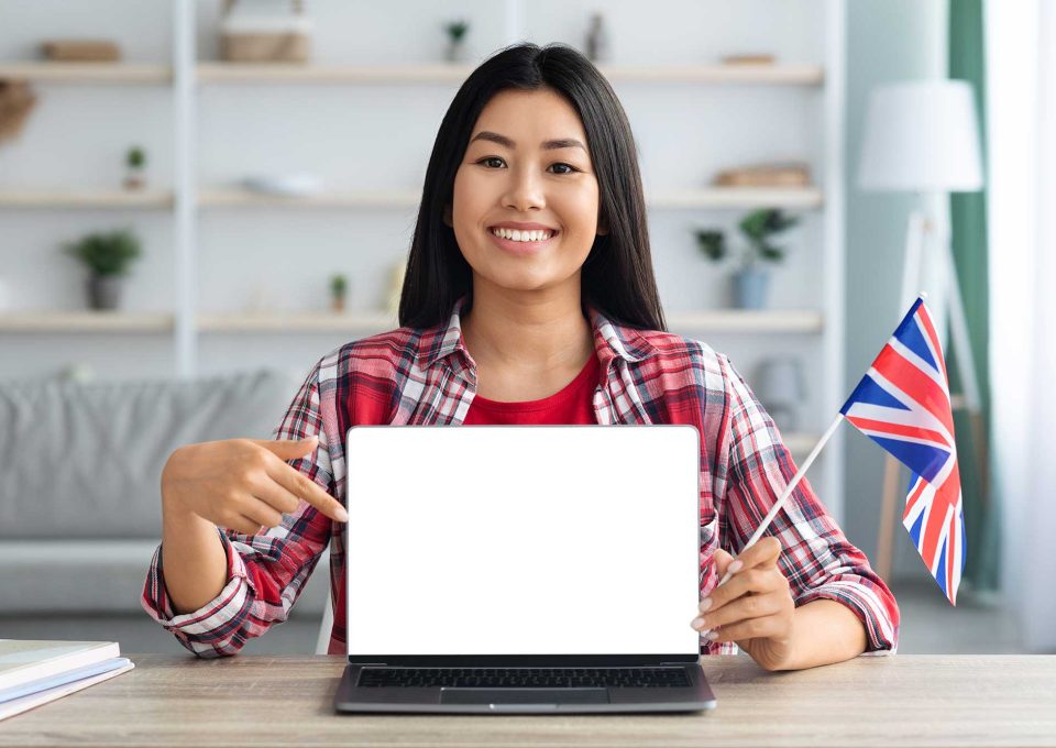 learn-english-online-asian-woman-with-british-fla-2022-12-16-07-38-43-utc